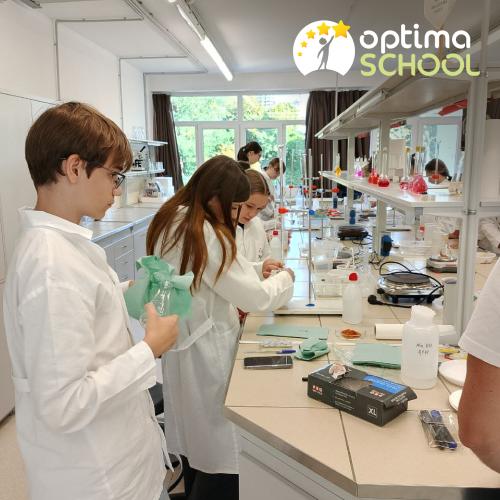 Перші кроки в науці: хімічне заняття для ОПТИМістів 